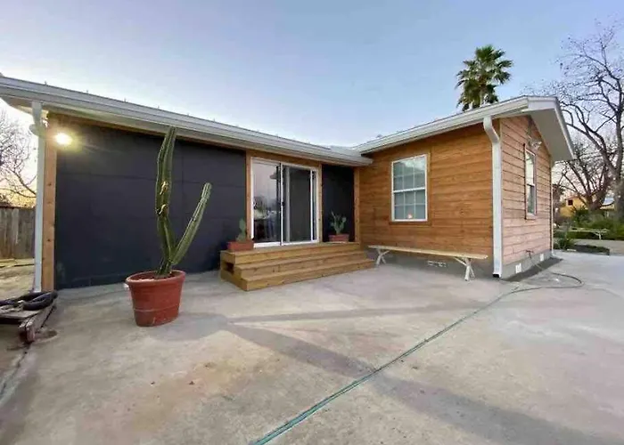 3Br Xl Bath 5 Min To Downtown Large Gated Parking