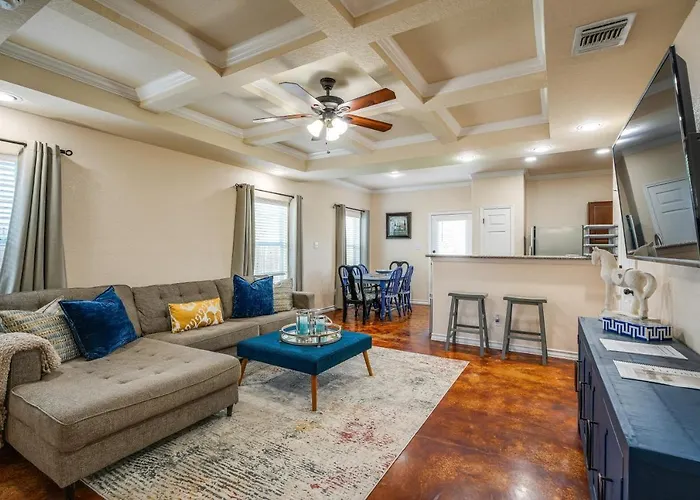 San Antonio Townhome ~ 2 Mi To Aquarium!