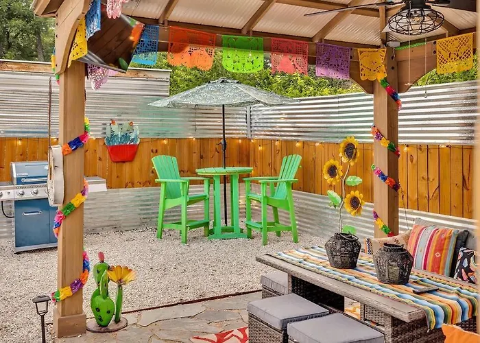 The Coco House/Lone Star Dist/Jacuzzi/Golf Cart