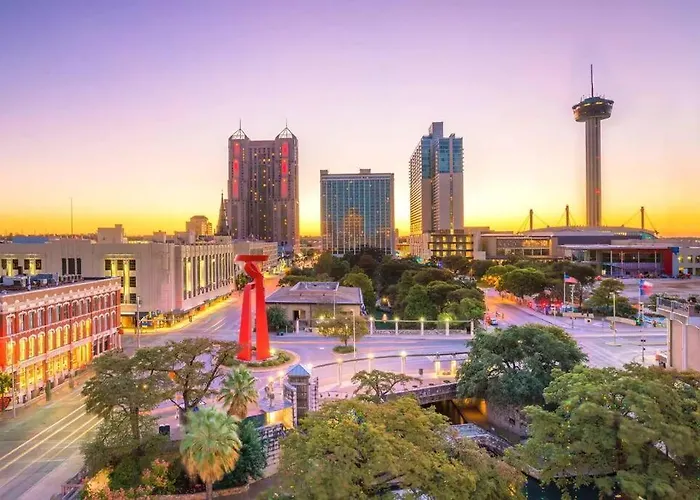 4 Bedroom House Downtown San Antonio Sleeps 12 Patio Walk To Riverwalk Alamodome Pet Friendly